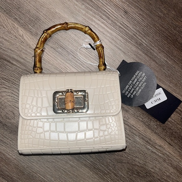 Tiny plastic and metal, bamboo purse with removable gold chain strap NWT - Picture 12 of 12